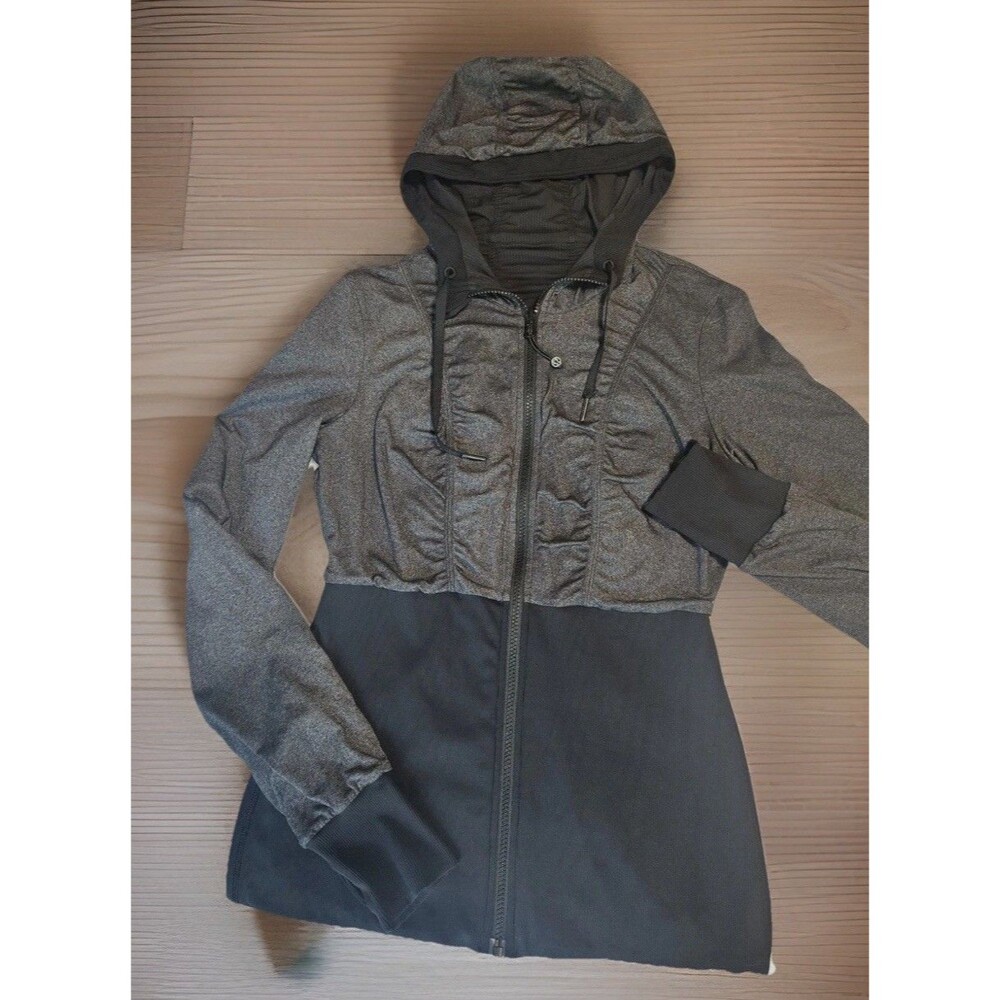 Lululemon Reversible Jacket Women 6 Black Gray Hooded Dance Yoga Zip Up - Picture 12 of 15
